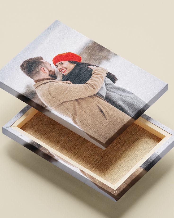 Toiles canvas imprimées empilées avec un portrait illustré